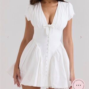 House of cb Emiliana white cotton mini dress

98% cotton, 2% elastane
